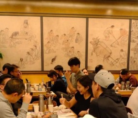 队记谈杨瀚森吃夜宵：科比赛后也和队友外出吃饭